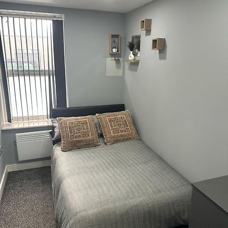 2 Bedroom Flat With Hot Tub Cardiff Eksteriør billede