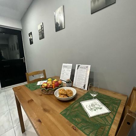 2 Bedroom Flat With Hot Tub Cardiff Eksteriør billede